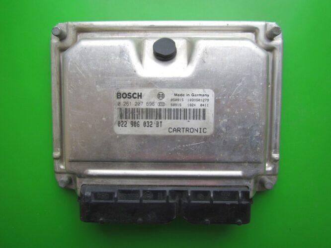 ECU Engine Control Unit Porsche Cayenne 4.5 022906032BT 0261207696 ME7.1.1-0