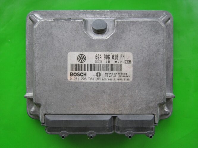 ECU Engine Control Unit VW Beetle 2.0 06A906018FM 0261206263 M5.9.2 AQY-0