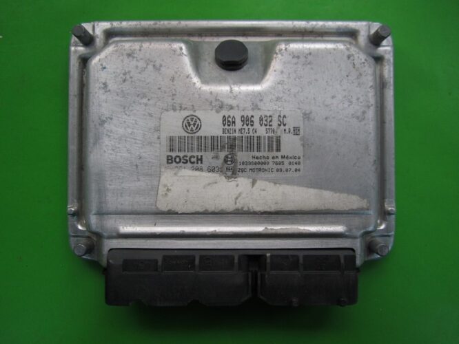 ECU Engine Control Unit VW Beetle 2.0 06A906032SC 0261208603 ME7.5 AZJ-0