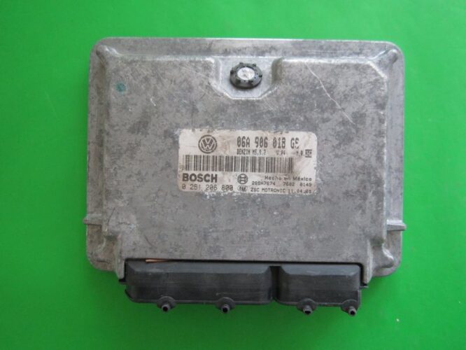 ECU Engine Control Unit VW Beetle 2.0 06A906018GS 0261206800 M5.9.2-0