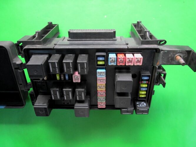 Others: Fuse Box Chrysler P04692026AC-0