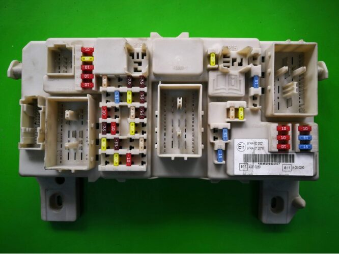 OTHERS: Fuse Box Ford Focus 7M5T-14A073-CB-0
