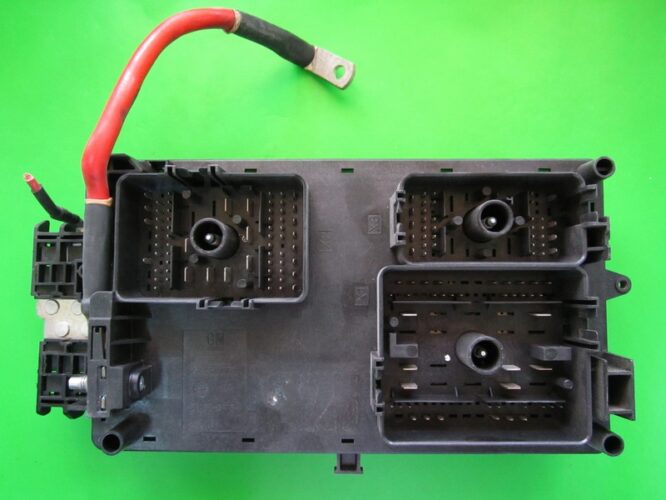 OTHERS: Fuse Box Opel Astra H 13255300-0