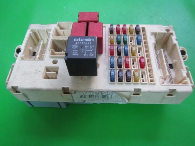 OTHERS: Fuse Box Fiat Stilo 46750594-0