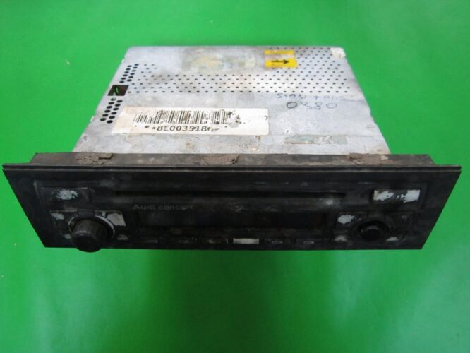 DEFECTIVE Audi A4 Radio CD 8E0035186-0
