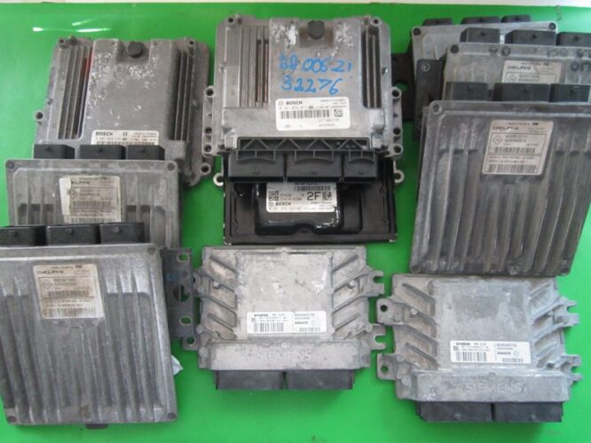 JOB SET x 10 PCS Lot ECU Engine Control Unit Dacia-0
